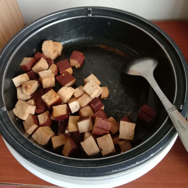 蜜汁黑豆干:甜甜圈 一起做