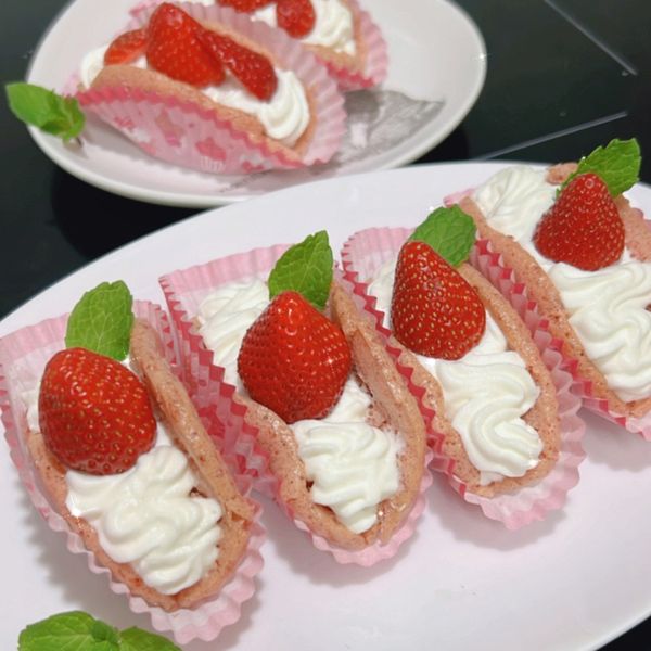 韓國流行排隊甜點。草莓蛋糕捲 : Tammy Chang一起做