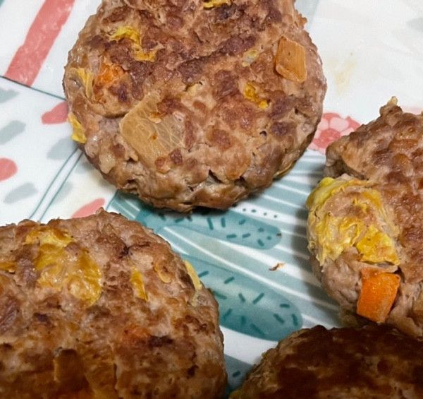 媽媽味蔥肉餅:德德 一起做