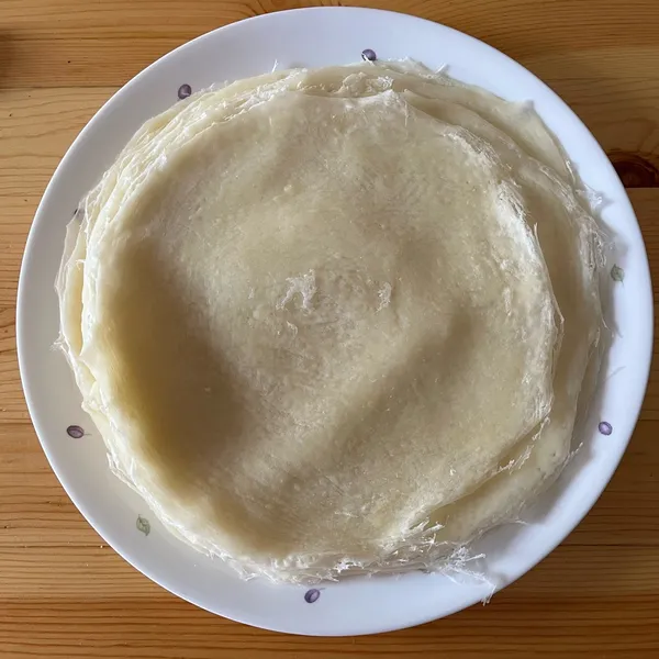 自製潤餅皮(春捲皮)：詹沛涵 一起做