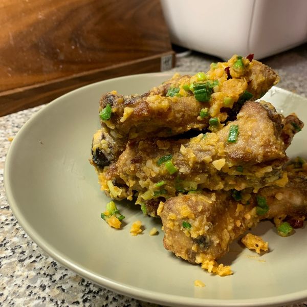 鹹蛋黃炒肋排 : Scarlett小公「煮」一起做