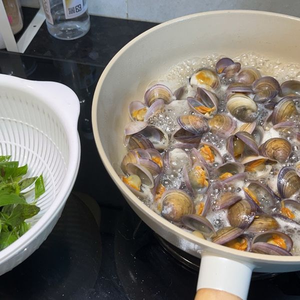 塔香蒜炒蛤蜊 : Chloe Yang一起做