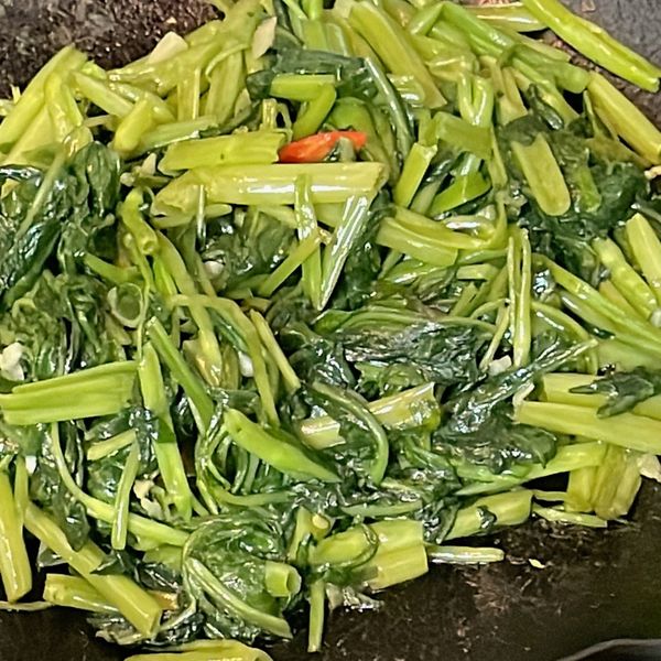 清炒空心菜 : Puma貓的主人一起做