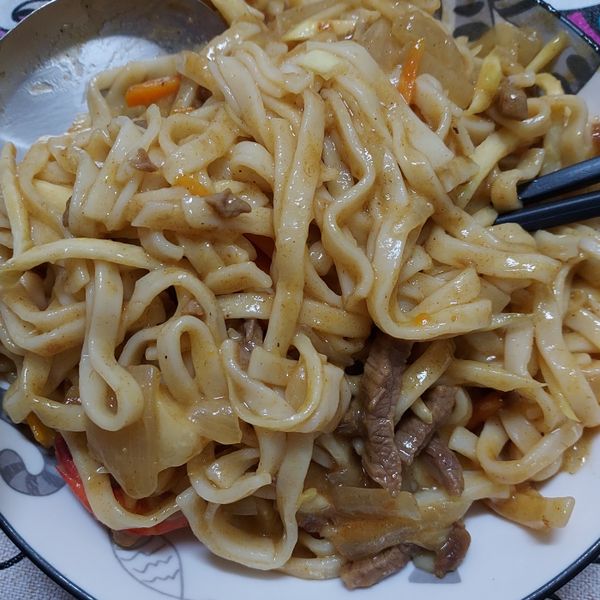 沙茶咖哩筊白筍炒麵：施曉禾 一起做