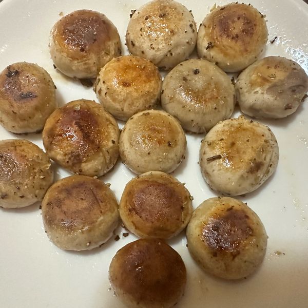 奶油炒蘑菇 🍄洋菇
新手家常早餐。晚餐 : Marimo Huang一起做