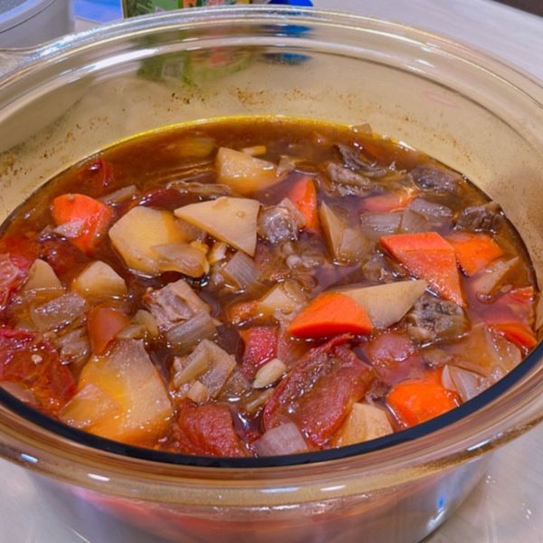 番茄燉牛肉：差不多姑娘 一起做