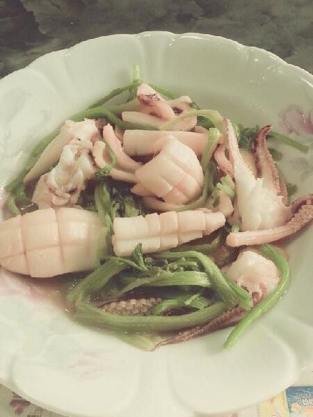 ㄚ曼達的廚房~康寶鮮味炒手鰹魚口味~芹菜炒花枝：Sue 一起做