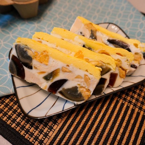 三色蛋 : 貼紙阿簿一起做