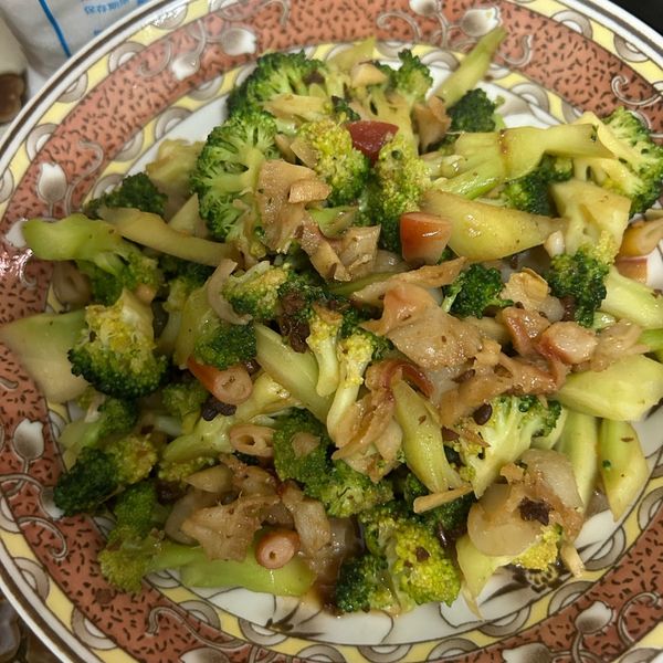 白玉蘭花蚌炒西蘭花🥦：李佩璇 一起做