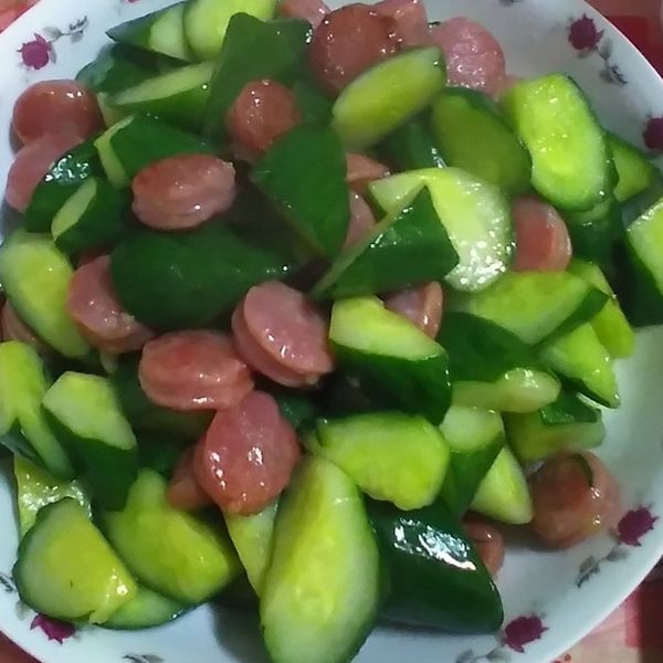 香腸炒小黃瓜：Sammi Cheng 一起做