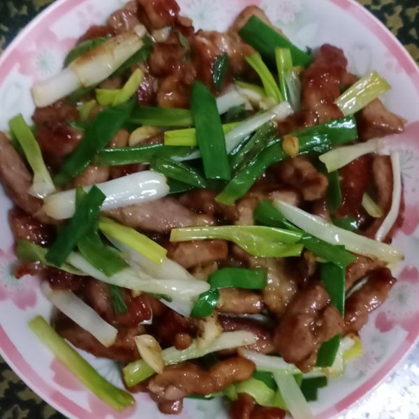 蔥爆松阪豬肉片 : 李桂香一起做