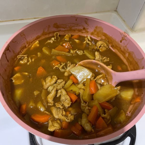 梅花豬咖哩飯(佛蒙特咖哩) : 慧華一起做