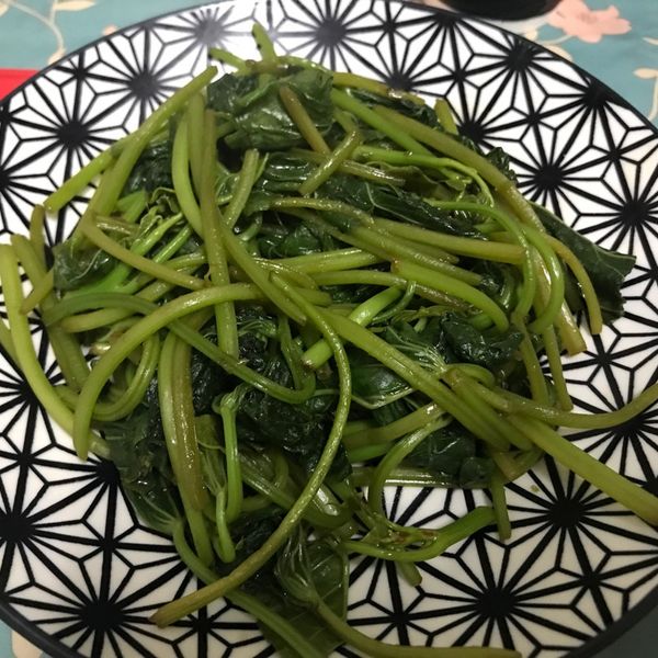 水炒地瓜葉 : 陳怡霖一起做