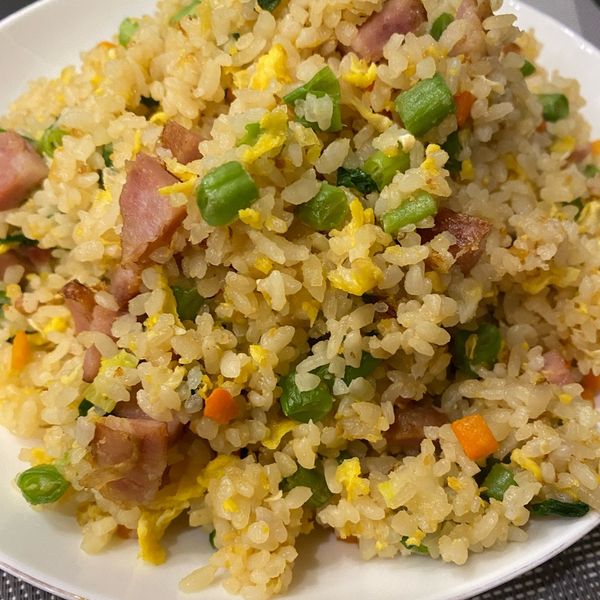 香腸蛋炒飯：Zi-Xiu Kuo 一起做