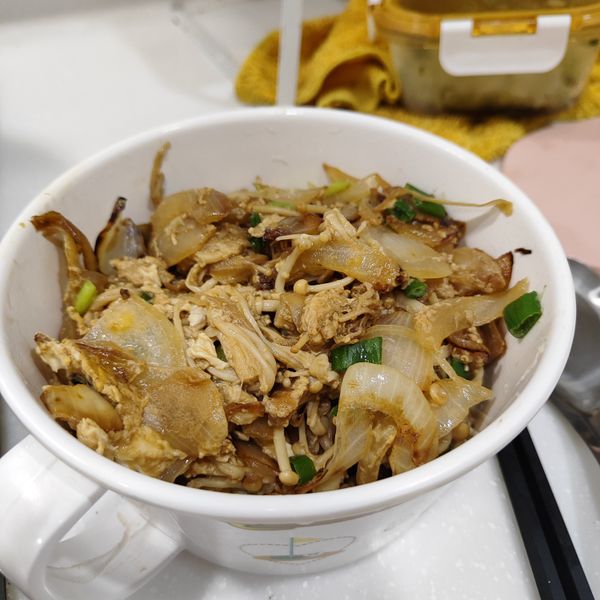 金針菇炒洋蔥（可做蓋飯）：快晴媽媽 一起做