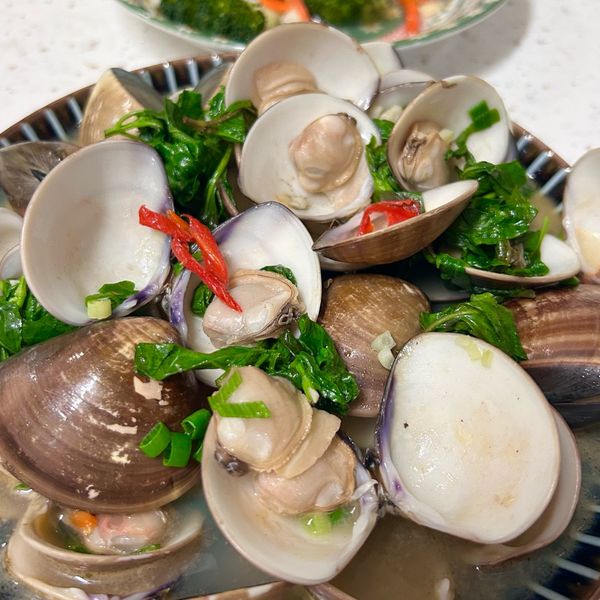 ♫【深夜食堂】酒蒸蛤蜊佐九層塔「あさりの酒蒸し」 : 呂佳倩一起做