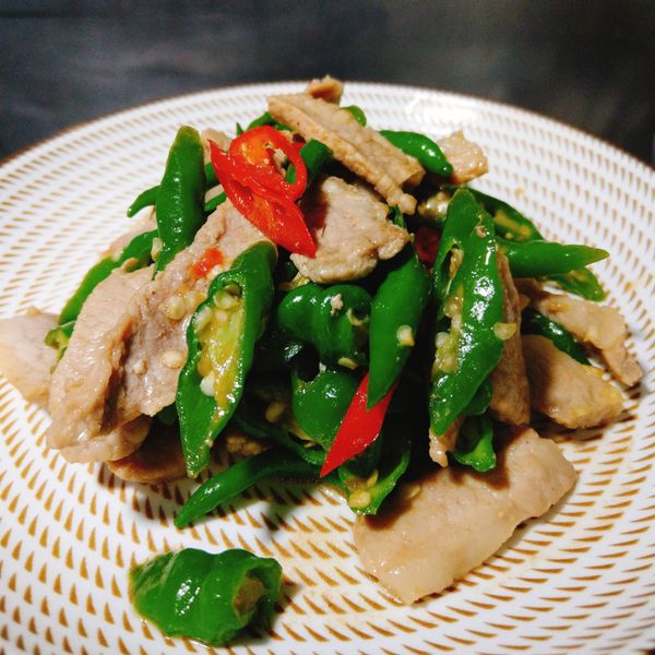 糯米椒炒松阪豬：張小春 一起做