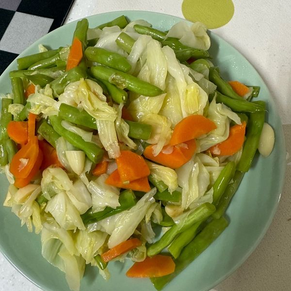高麗菜四季豆紅蘿蔔大鍋炒:楊秀芬 一起做