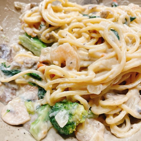 白醬海鮮義大利麵：Hanah Want 一起做