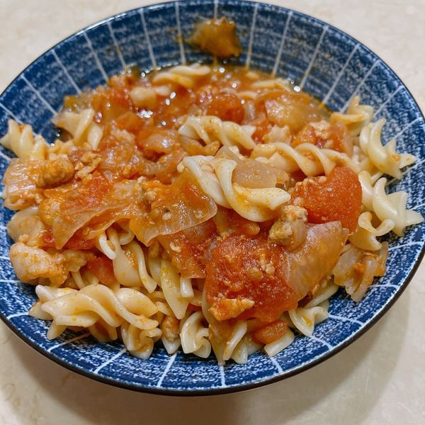 蕃茄肉醬義大利麵：昕昕の灶咖👩‍🍳 一起做