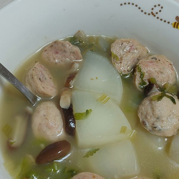 貢丸蘿蔔湯 : 太棒了吧廚房還沒被我毀掉🫶一起做