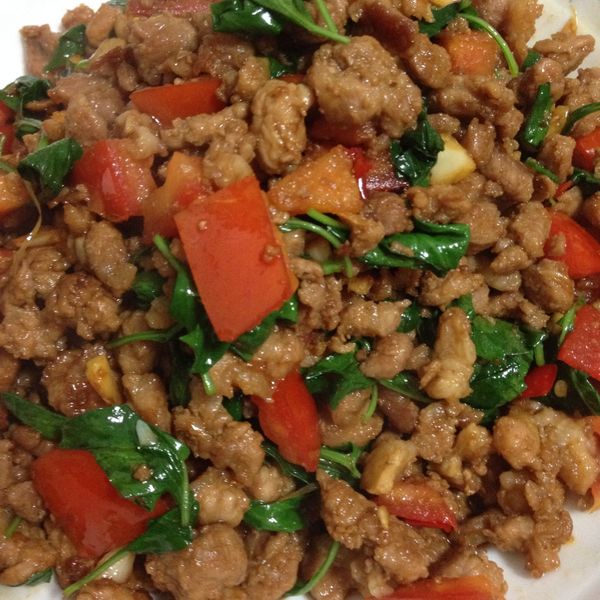 扒完三碗飯! 泰式打拋豬 食譜 : 黃辣辣一起做