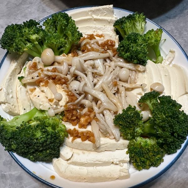 菇菇涼拌豆腐：腿腿媽 一起做