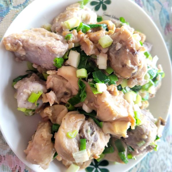 《芋頭蔥燒雞腿》 : Ya-Chih Chen一起做