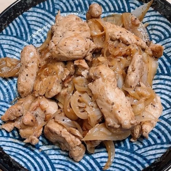 黑胡椒洋蔥雞柳  (雞胸肉)：昕昕の灶咖👩‍🍳 一起做