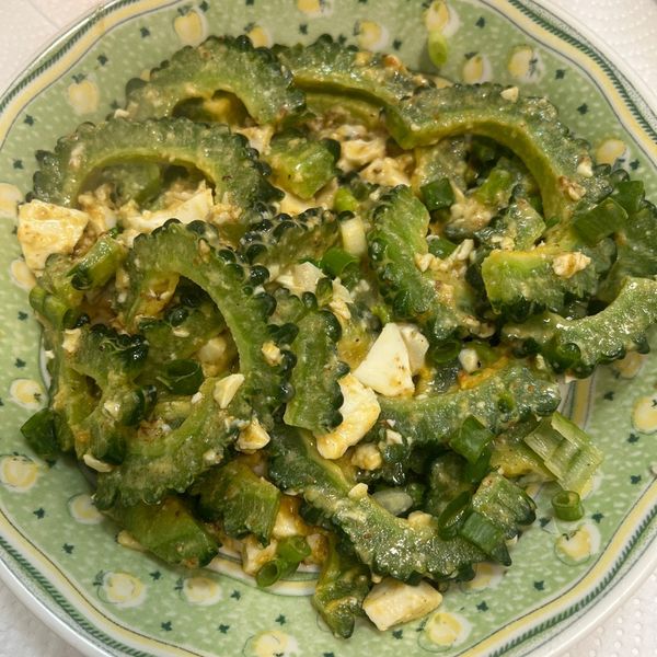 鹹蛋苦瓜 : 小敏媽媽一起做