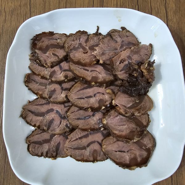 紅酒滷牛腱子心：小V 一起做