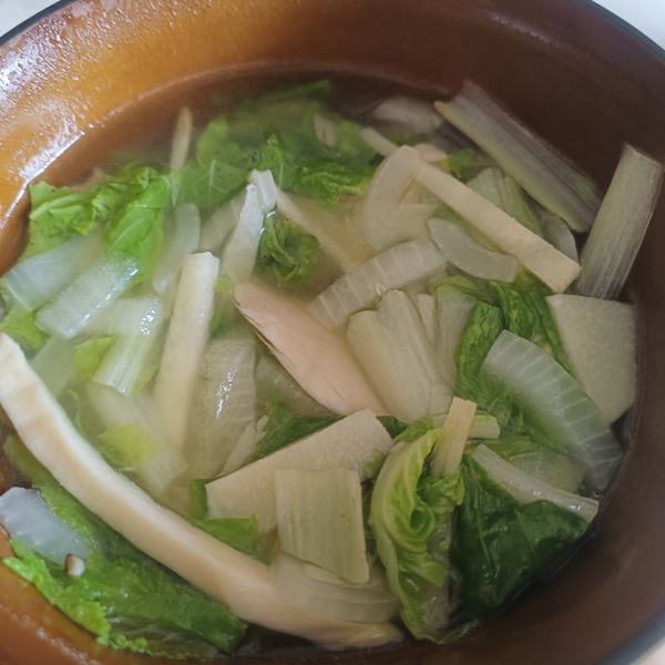 洋蔥炒小白菜。清甜爽口：Kelly  Huang 一起做