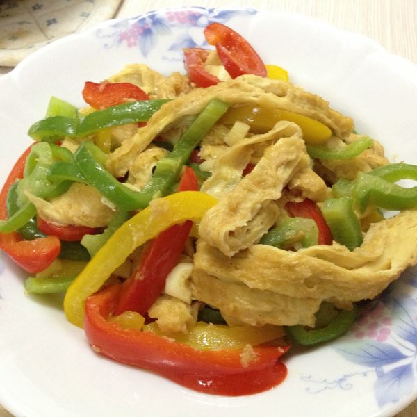 【黑鼎健康料理】豆皮炒三椒：Carol Wang 一起做