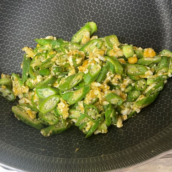 鹹蛋炒秋葵：Eric Wu 一起做