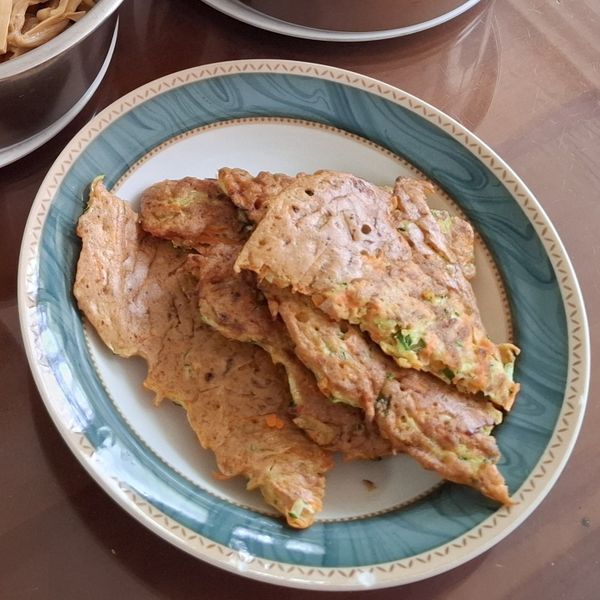 紅蘿蔔小黃瓜煎餅 : 葉子一起做