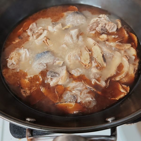 【菜鳥人妻學做菜】麻油雞 (客家雞酒) : Huang Chieh一起做