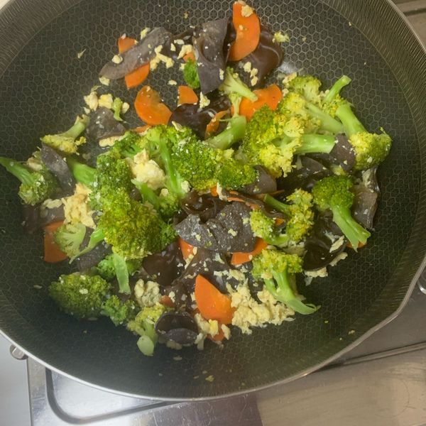 花椰菜木耳 : Eric Wu一起做