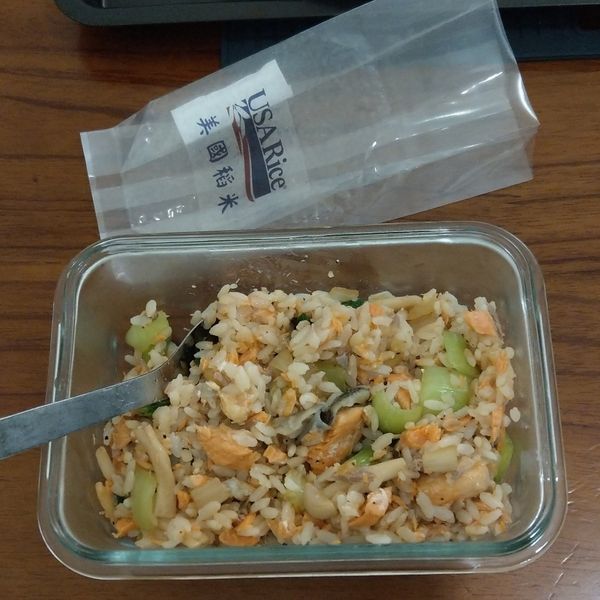 【跟著做活動食譜】翡翠鮭魚菜飯 : isavia一起做