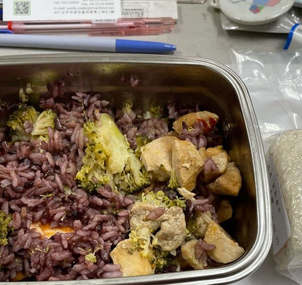 【跟著做活動食譜】香辣嫩雞燉飯 : 阿怡一起做