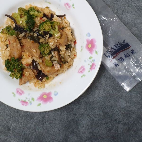 【跟著做活動食譜】香辣嫩雞燉飯 :  勇兔一起做