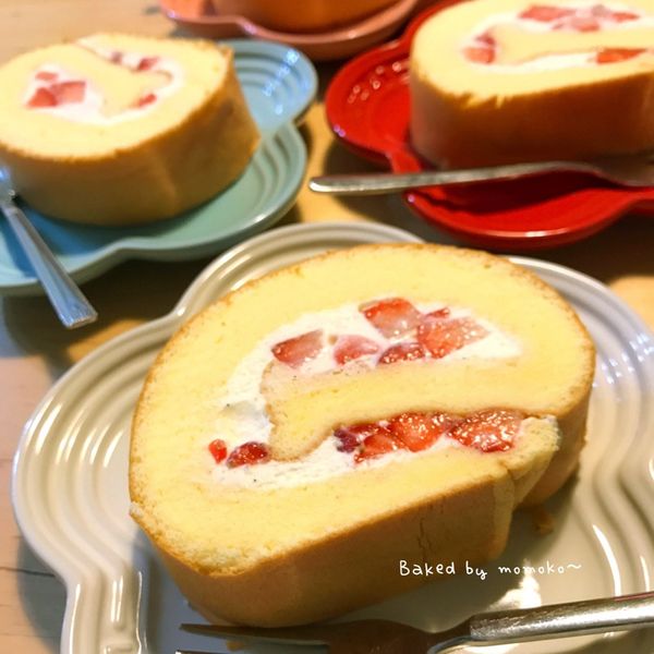 草莓蜂蜜瑞士捲 : Momoko Hsiang一起做