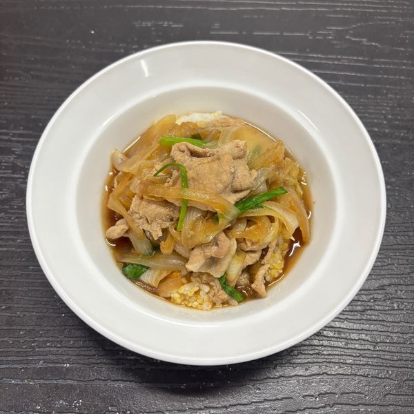 洋蔥燒肉飯：肖肖廚 一起做