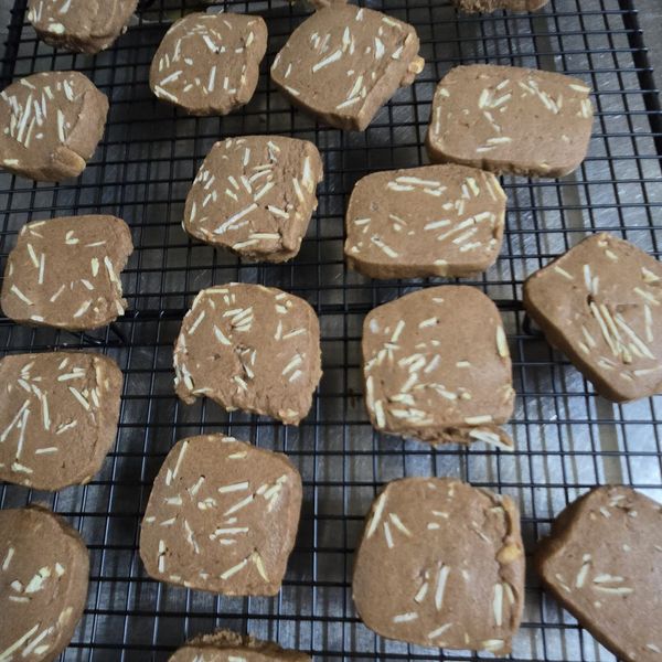 巧克力杏仁餅乾 : 邱莉芳一起做