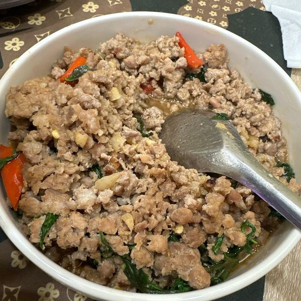 扒完三碗飯! 泰式打拋豬 食譜 : 翁靜一起做