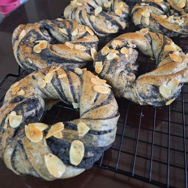 黑芝麻麵包🥯：Kendra  Chang 一起做