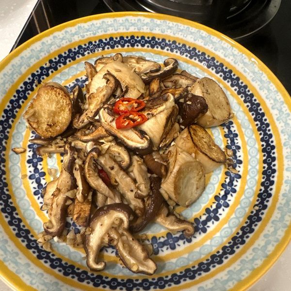 炒香菇 : 蓁蓁煮菜困難一起做