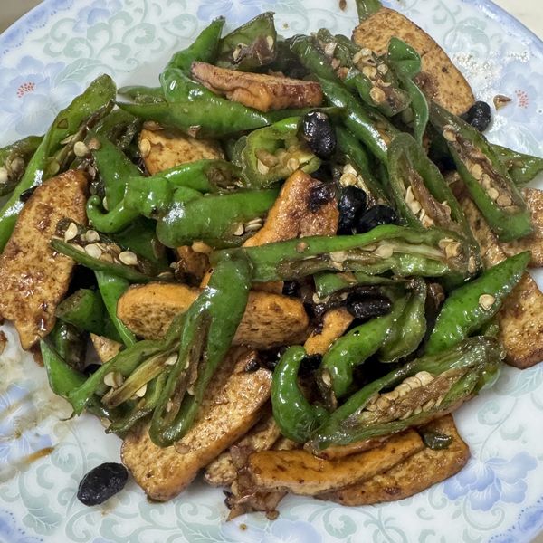 下酒菜！青龍炒豆乾 作法超簡單 : 桃桃一起做