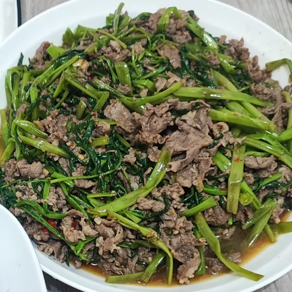 沙茶羊肉炒空心菜 : 葉愛咪一起做