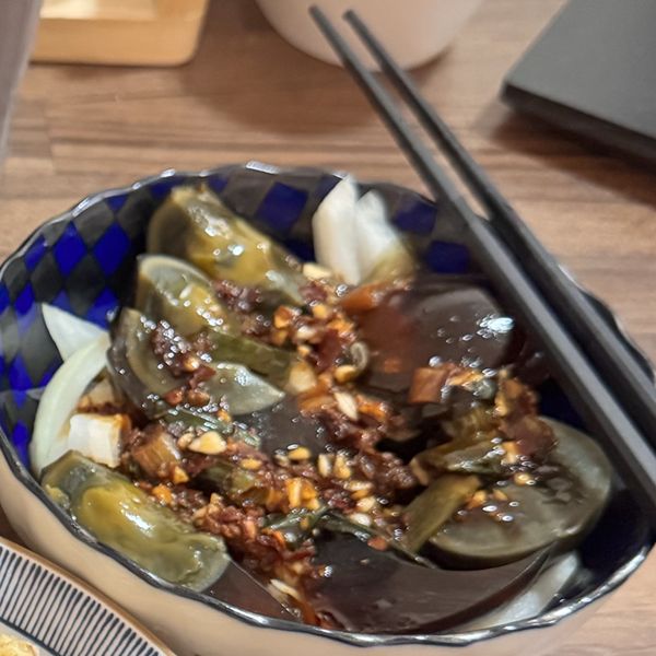 🌶🏺🥚🍯涼拌辣油洋蔥皮蛋：采玲小姐 一起做