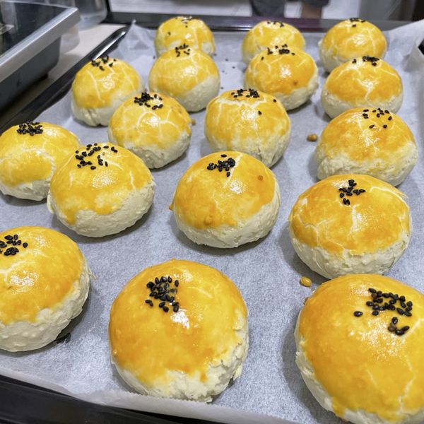 金色色蛋黃酥(烏豆沙)：林貝貝 一起做
